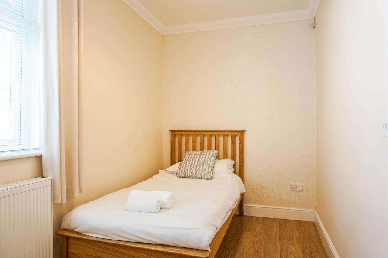 The Beach House - Fully Refurbed March 2024 Oystermouth Екстериор снимка
