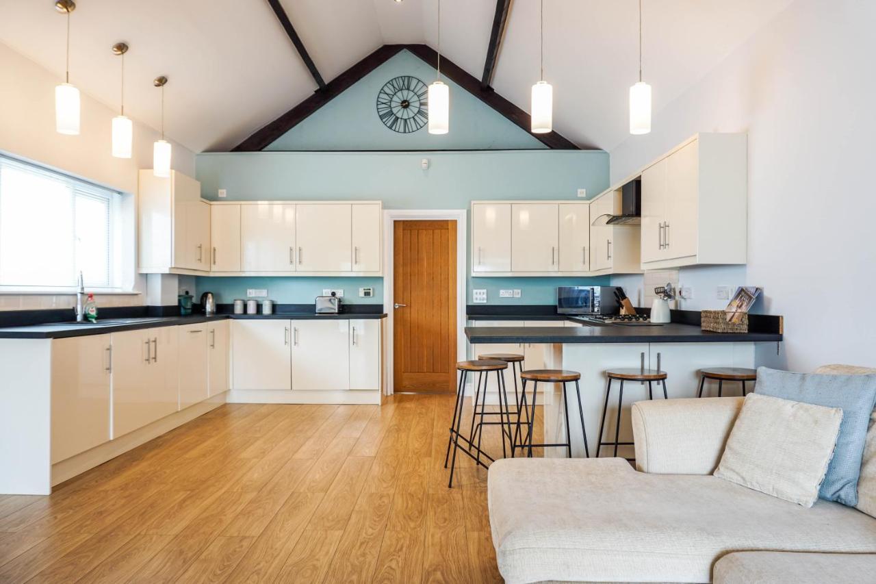 The Beach House - Fully Refurbed March 2024 Oystermouth Екстериор снимка