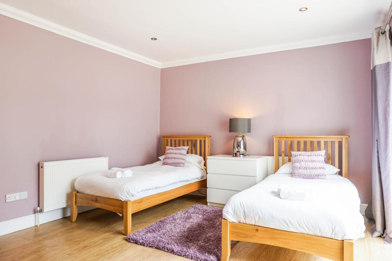 The Beach House - Fully Refurbed March 2024 Oystermouth Екстериор снимка