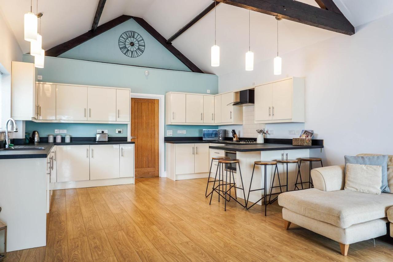 The Beach House - Fully Refurbed March 2024 Oystermouth Екстериор снимка